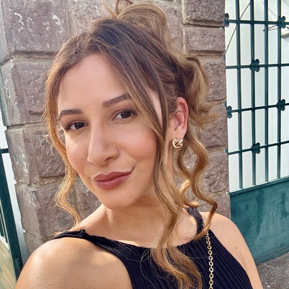 Meet your Posher, Lola